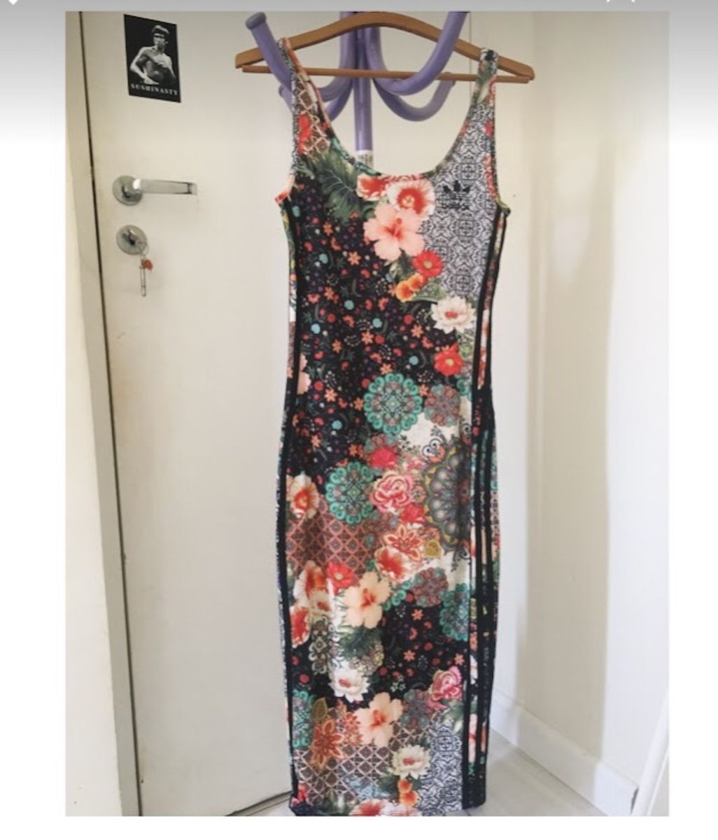 vestido adidas florido