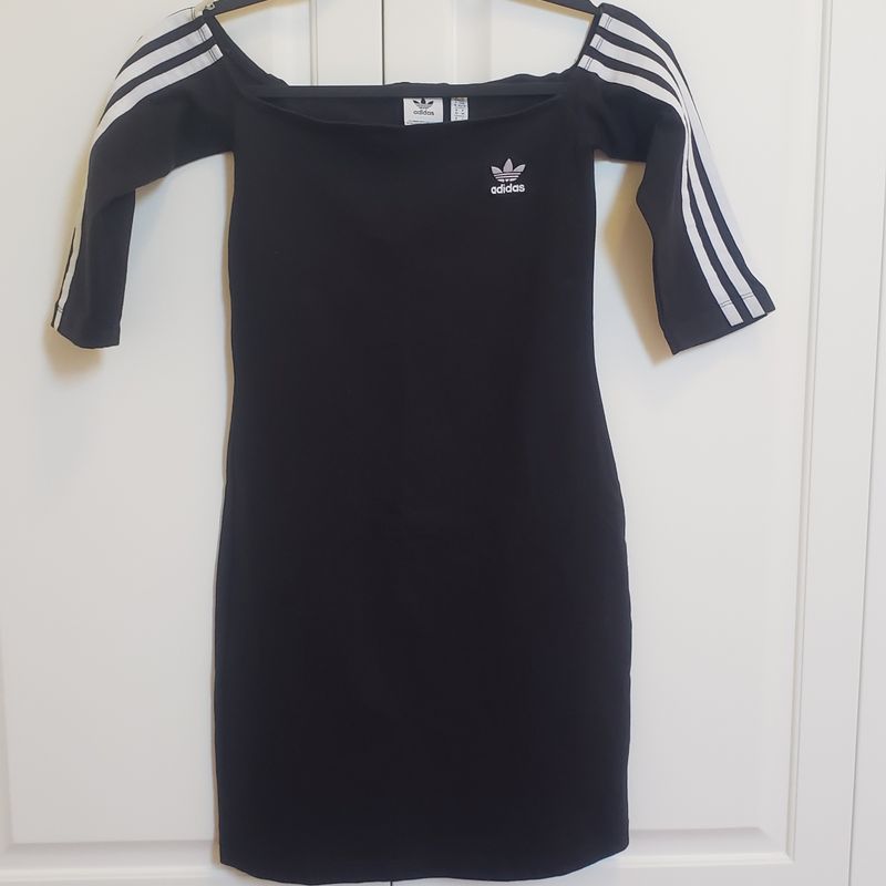 Vestido adidas off online the shoulder