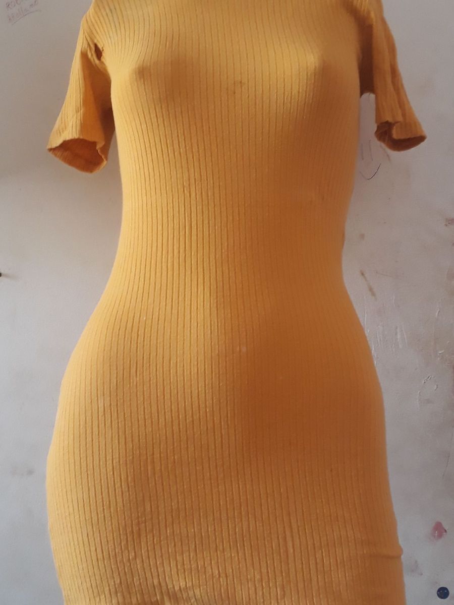 Vestido best sale amarelo colado