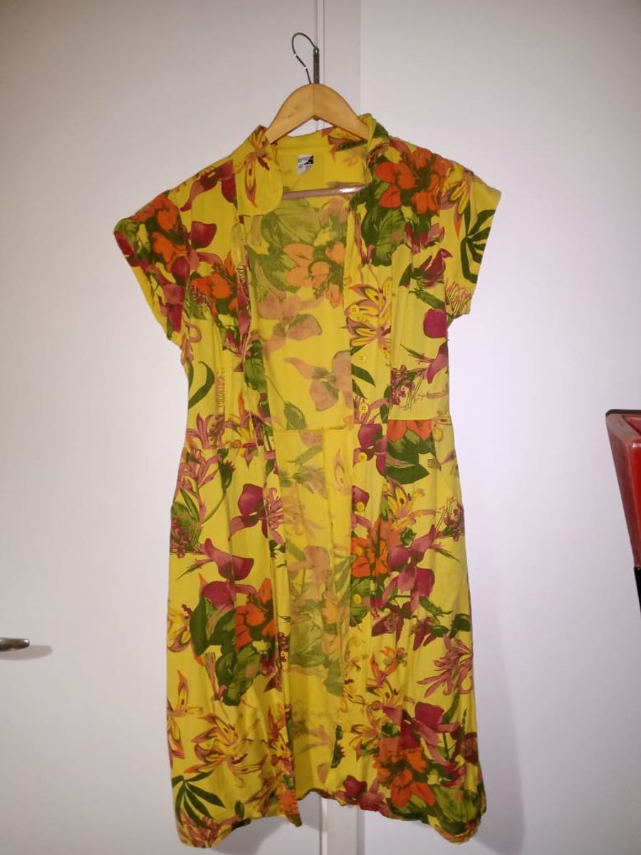 vestido amarelo com flores