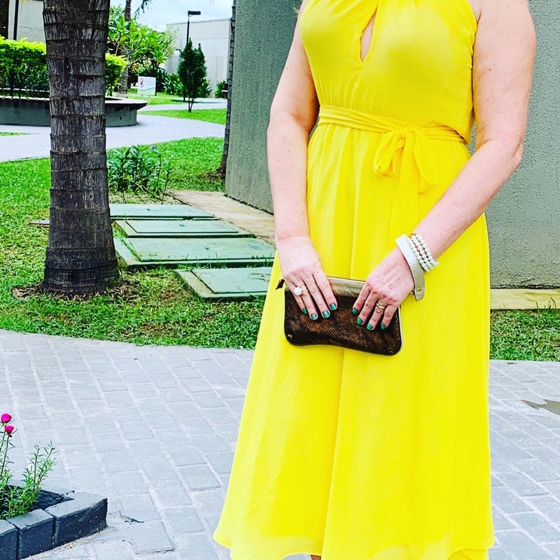 Vestido Amarelo Girassol em Tecido Liso Linda-De-Morrer