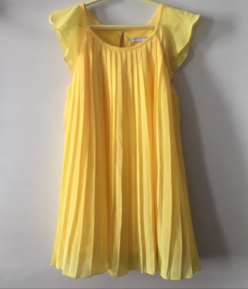 vestido simples amarelo