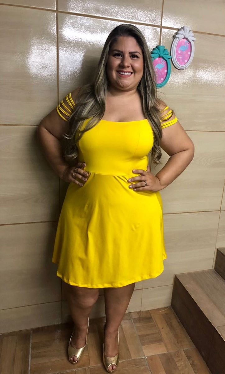 vestido amarelo plus size para casamento