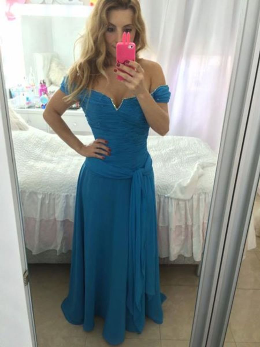 vestido azul celeste