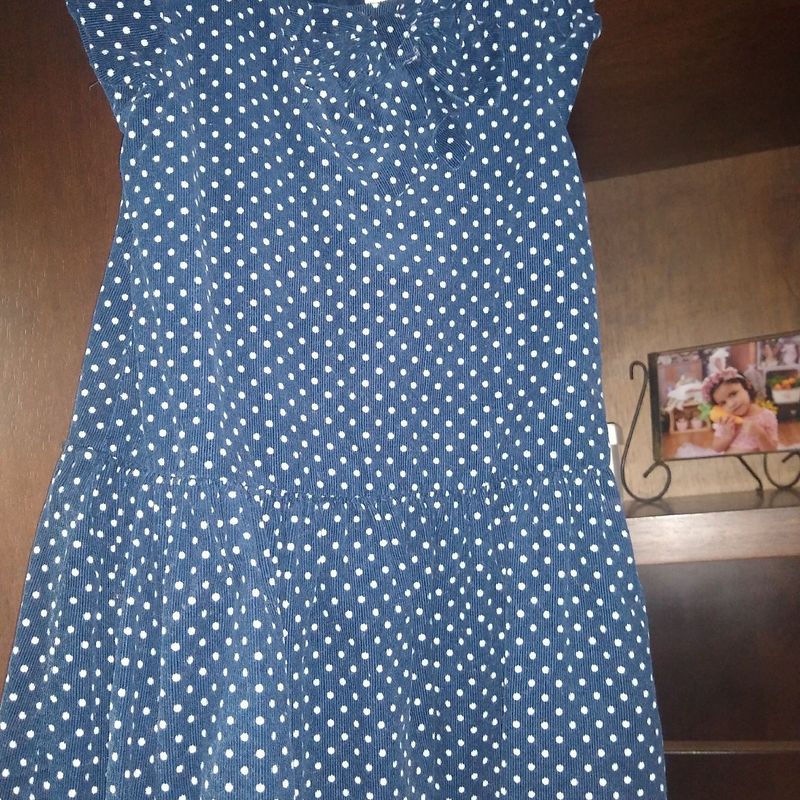 Vestido azul sale com bolinhas brancas