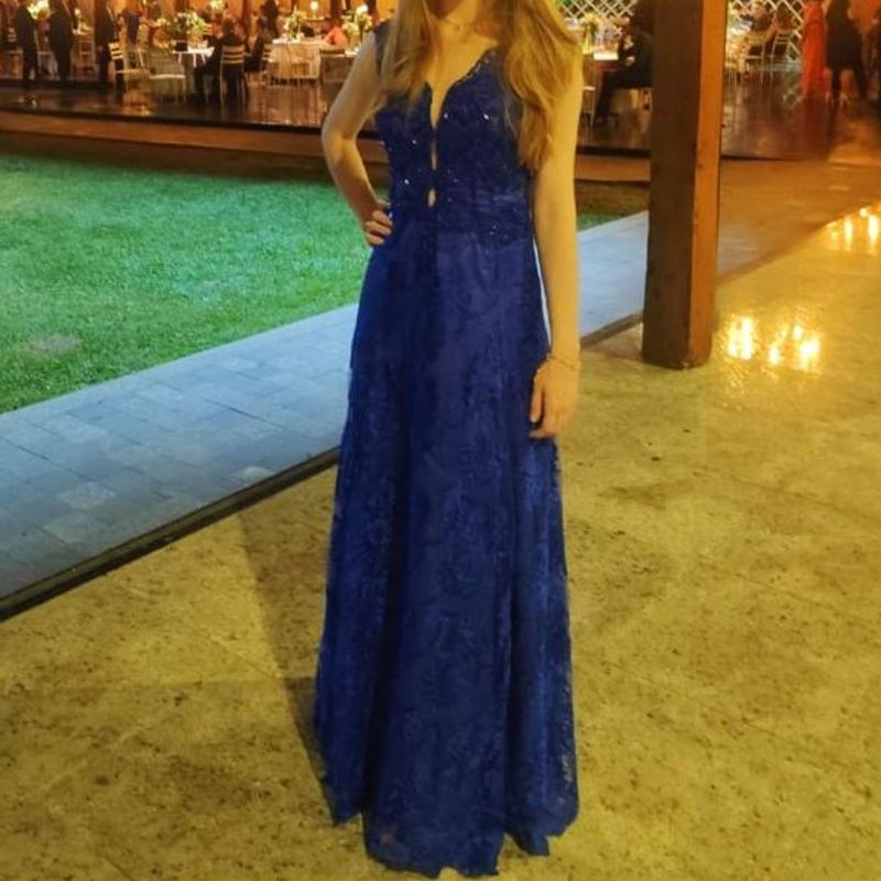 Vestido de renda com decote best sale nas costas