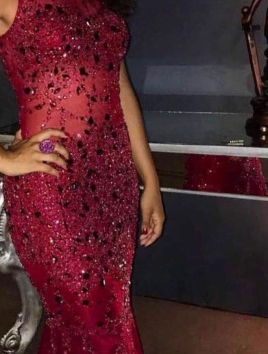 vestido vermelho com pedraria