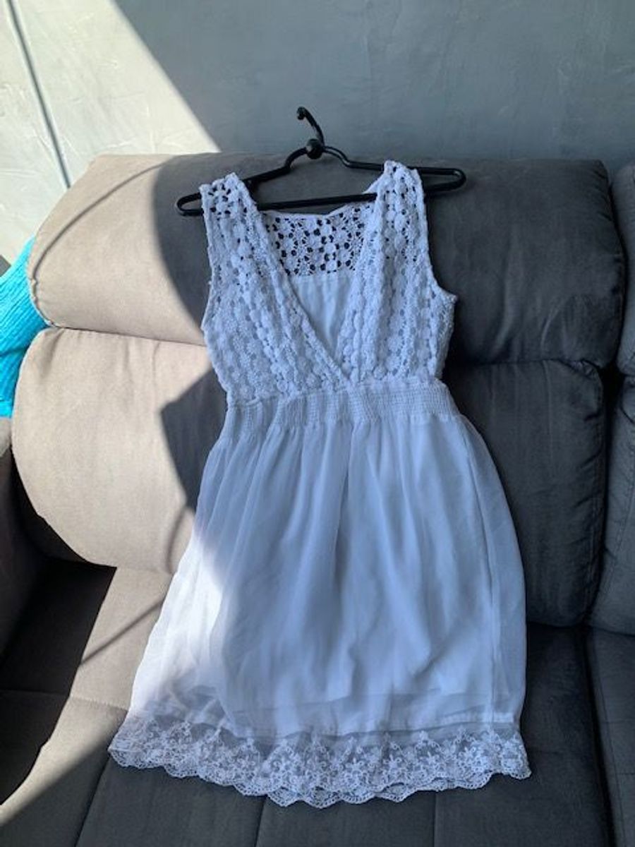 vestido branco curto riachuelo