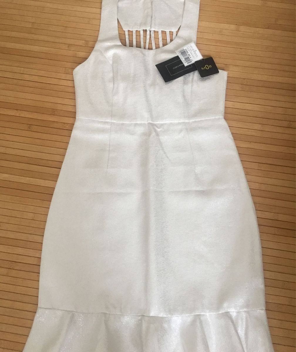 vestido branco brilhante