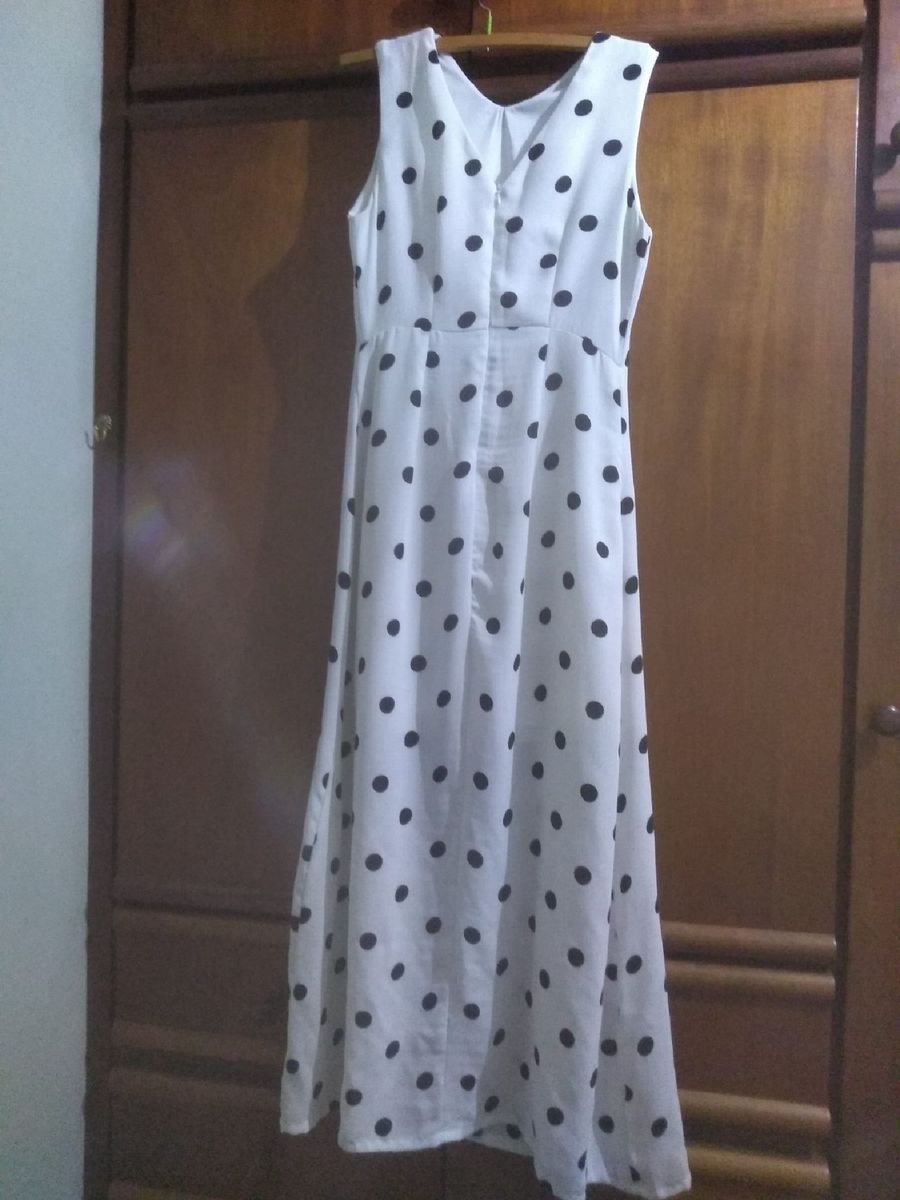 vestido branco de bolinha