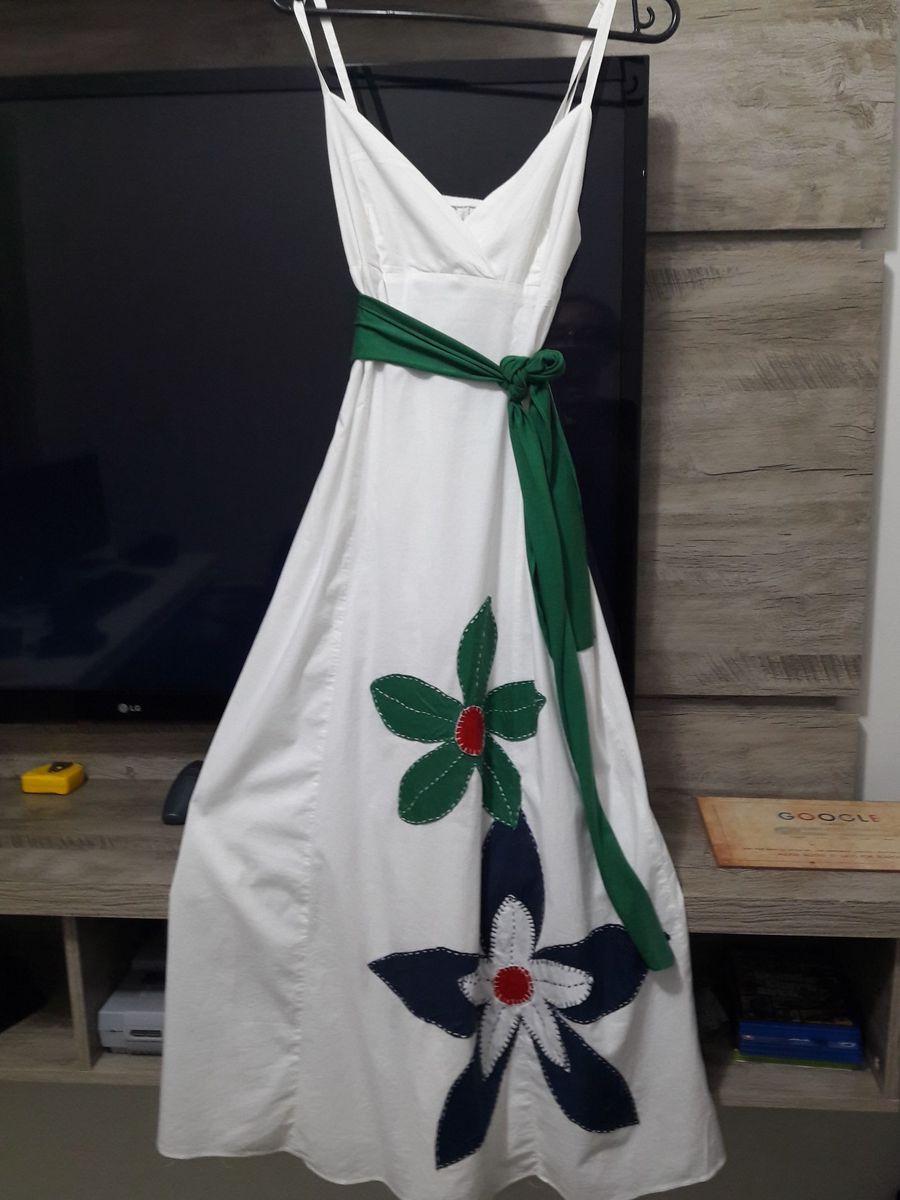 vestido branco com verde