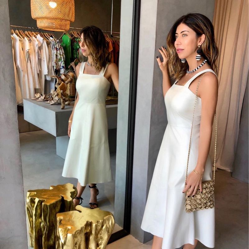 Vestido branco de sales couro