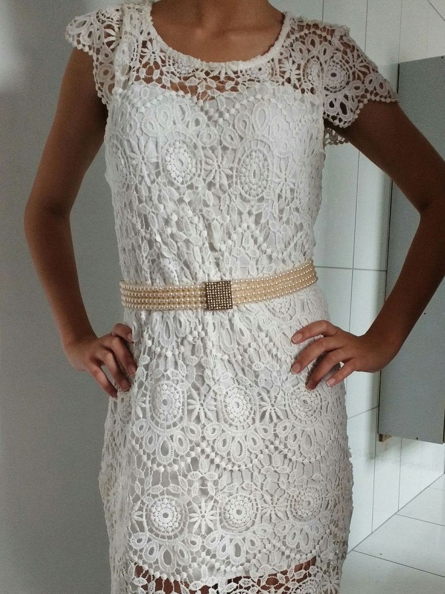 vestido longo com cinto de perola