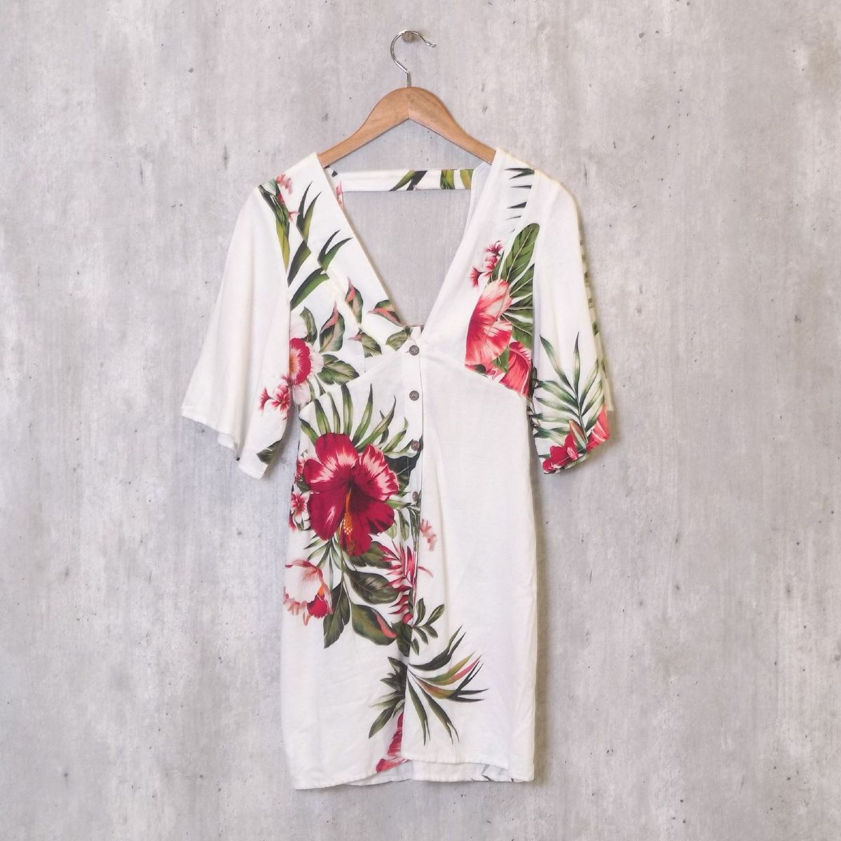 Vestido Branco e Vermelho Estampa Floral Farm | Vestido Feminino Farm ...
