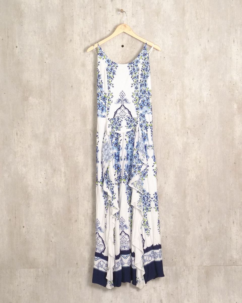 vestido branco com detalhes azul