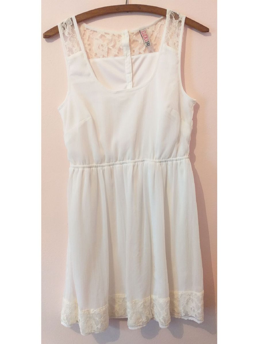 vestido delicado branco