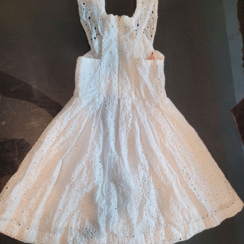 Vestido de cassa bordada sales branco