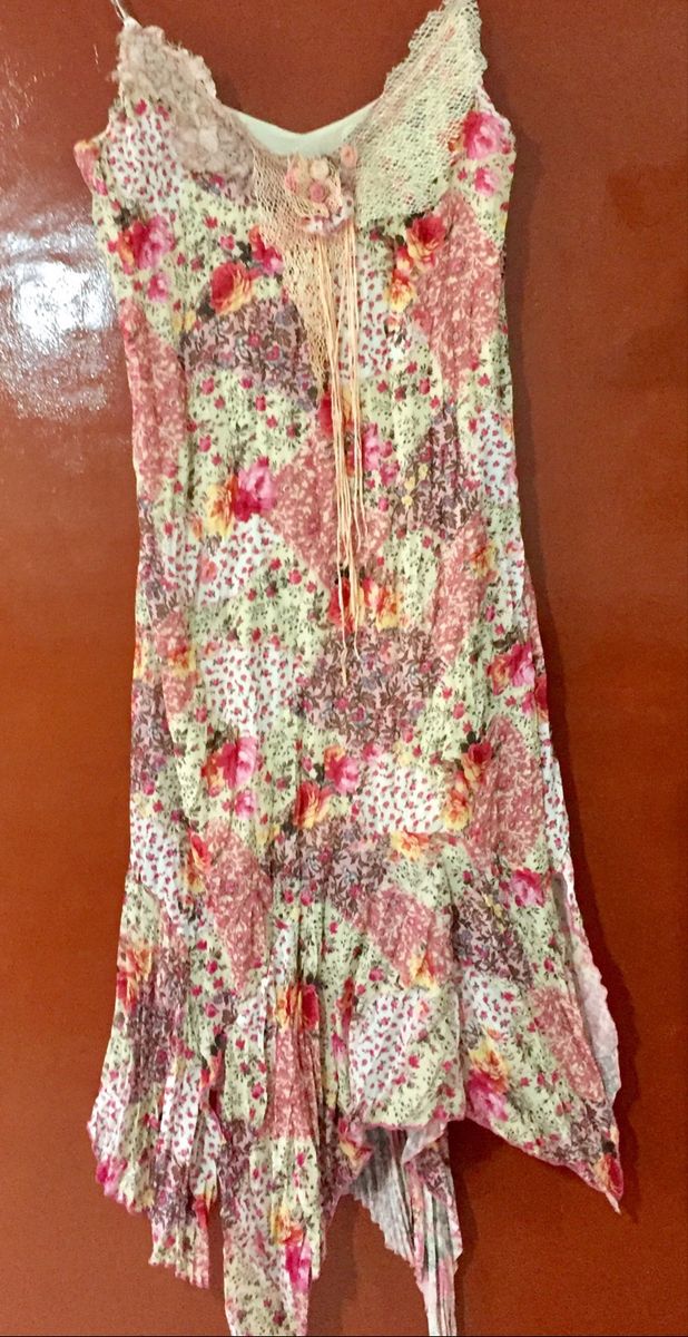 vestido com tecido fino estampado