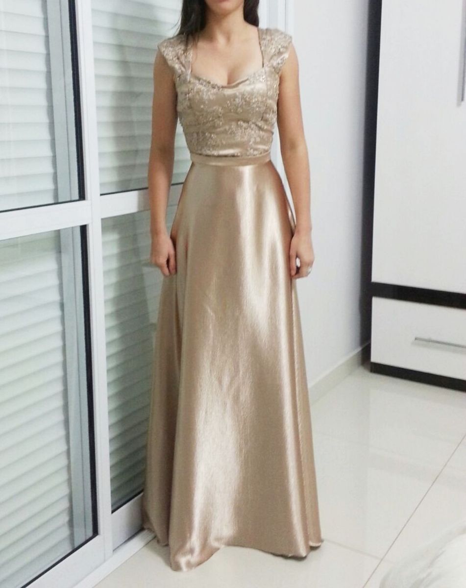 vestido com decote princesa