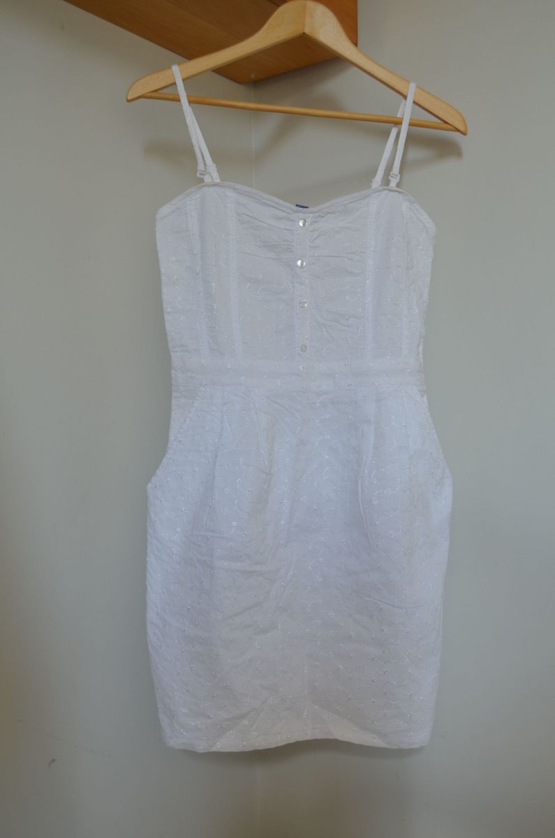 vestido de cambraia curto