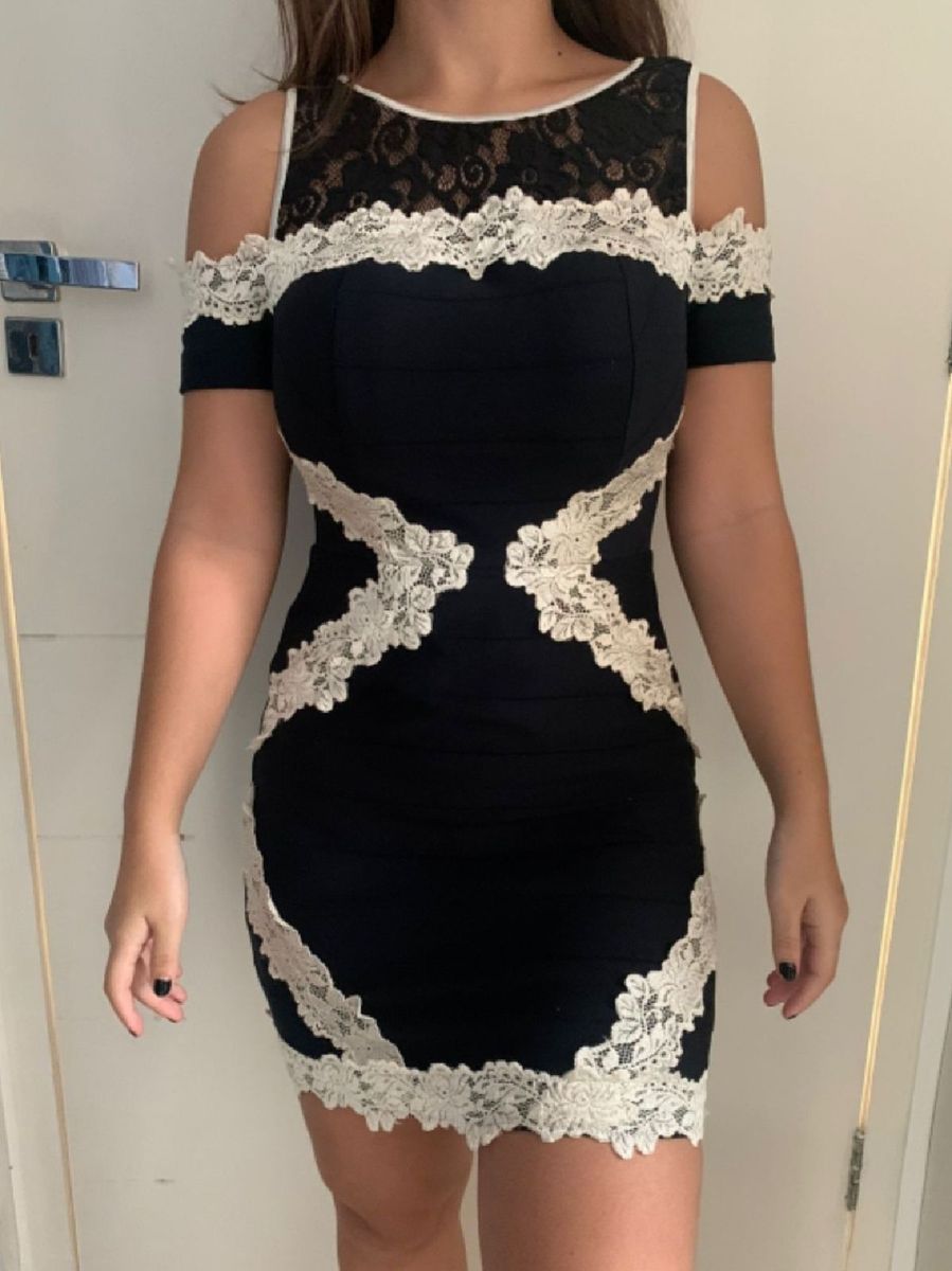 Vestido colado de sales renda