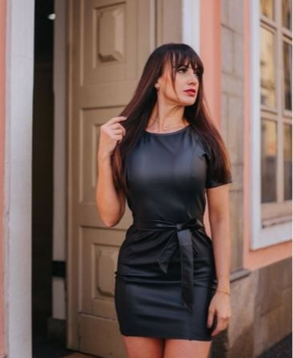 vestido em couro ecológico