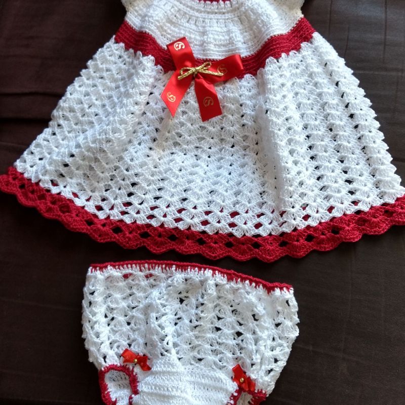 Vestido em store crochê para bebê