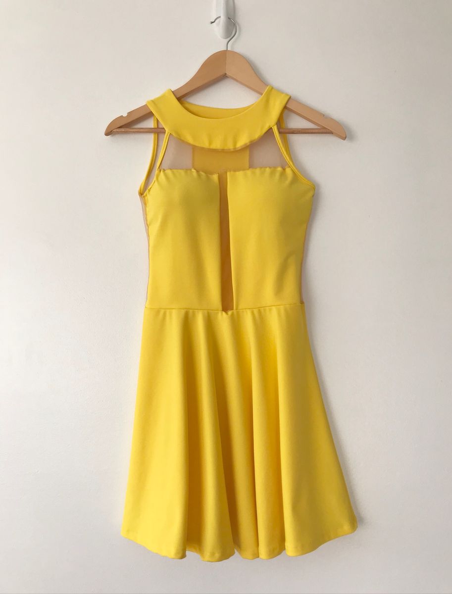 vestido amarelo rodado curto