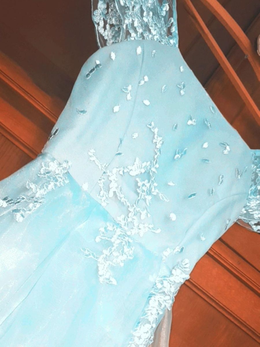 vestido de renda azul claro curto