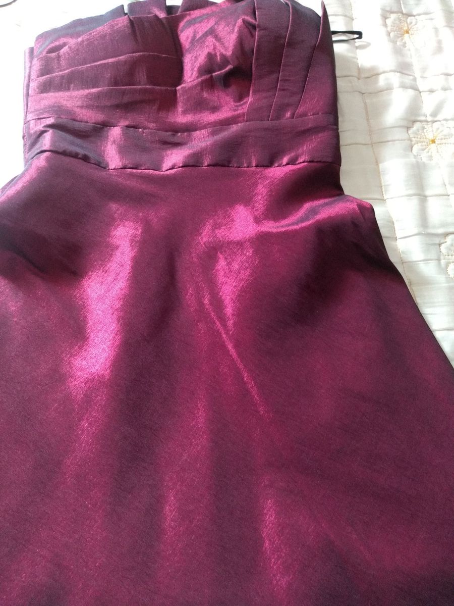 vestido cor bordo