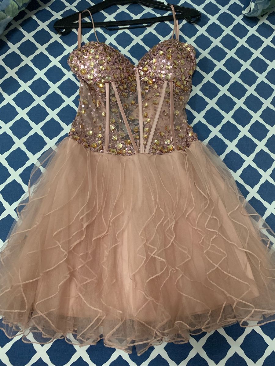 vestido com corpete curto