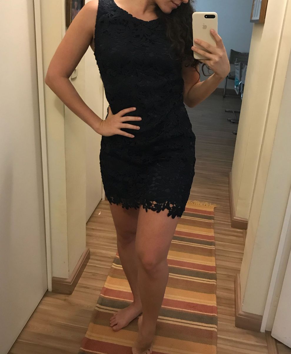 vestido de renda azul marinho curto