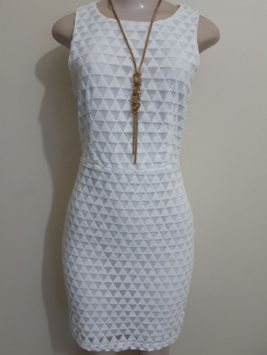 vestido branco curto riachuelo