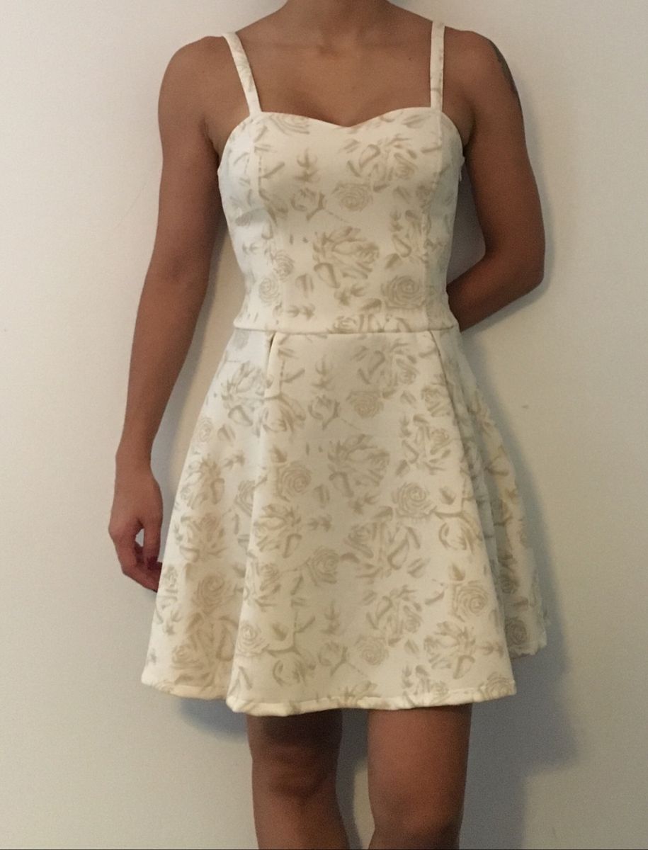 vestido champanhe curto