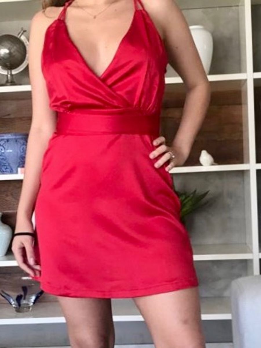 vestido vermelho de cetim