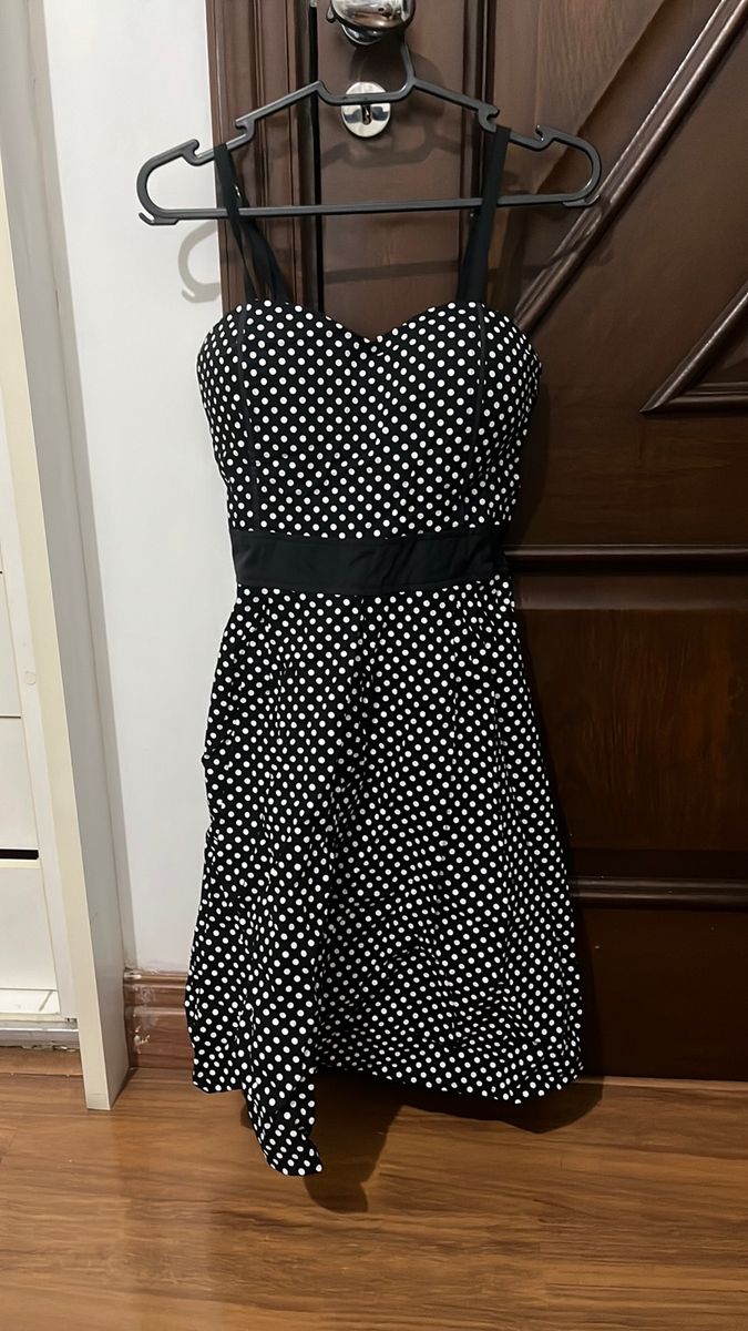 Vestido de bolinha preto best sale e branco