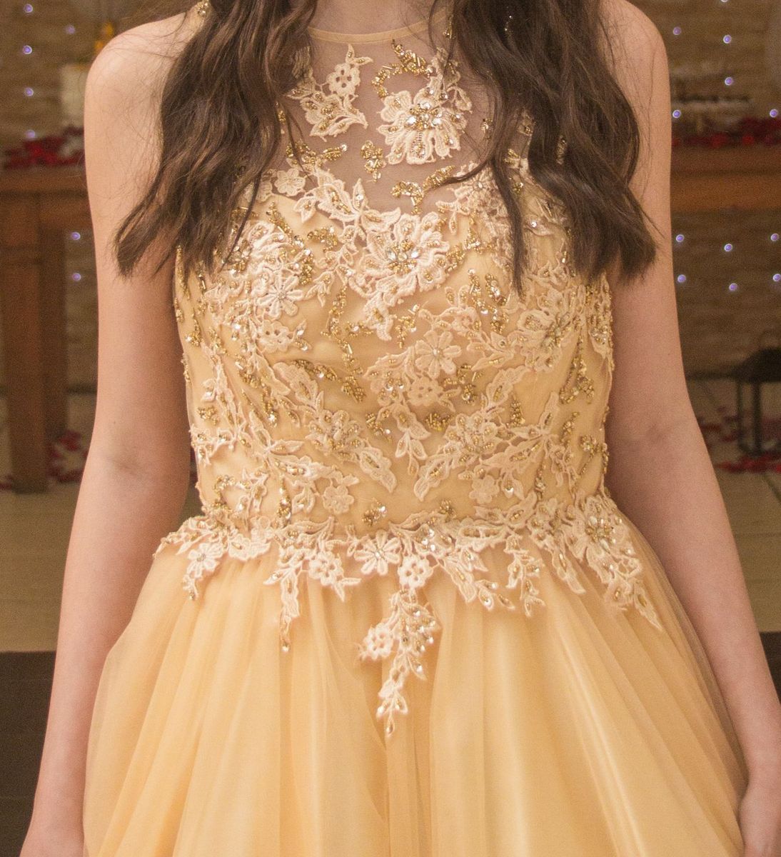 vestido dourado para debutante