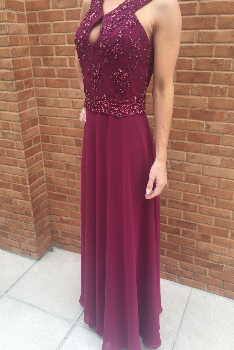 vestido de festa da cor marsala