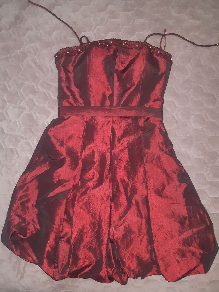 vestido de tafetá vermelho