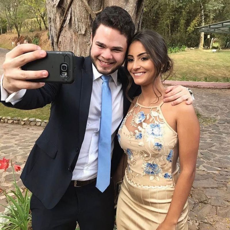 Vestido de Festa Curto Cor Bege com Bordado Azul e Dourado e Tule Nas  Costas, P,usado Apenas Uma Vez Vestido de Festa Feminino Usado 84667679 