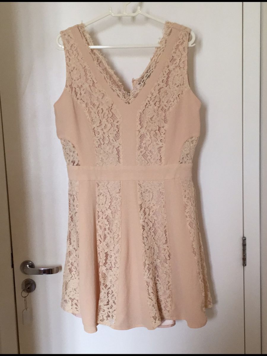 vestido tom pastel curto