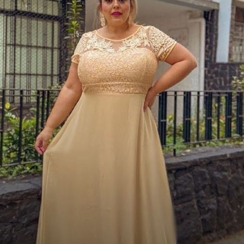 Vestido de Festa Dourado Plus Size Tamanho 54/56 com Manga Curta