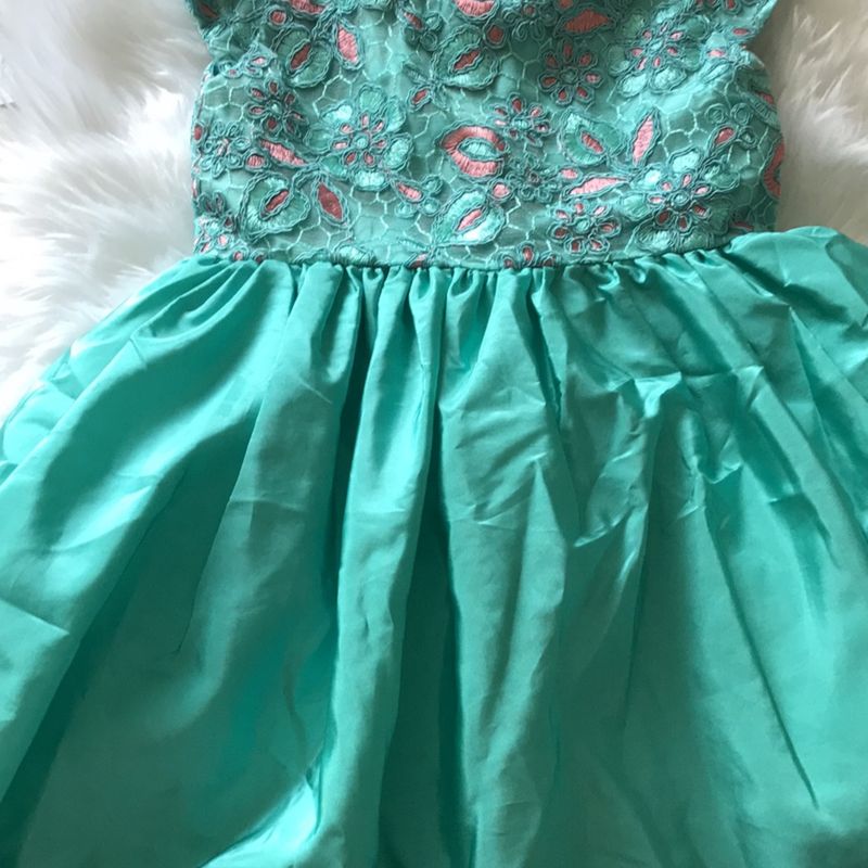 Vestido infantil tafeta com hot sale renda