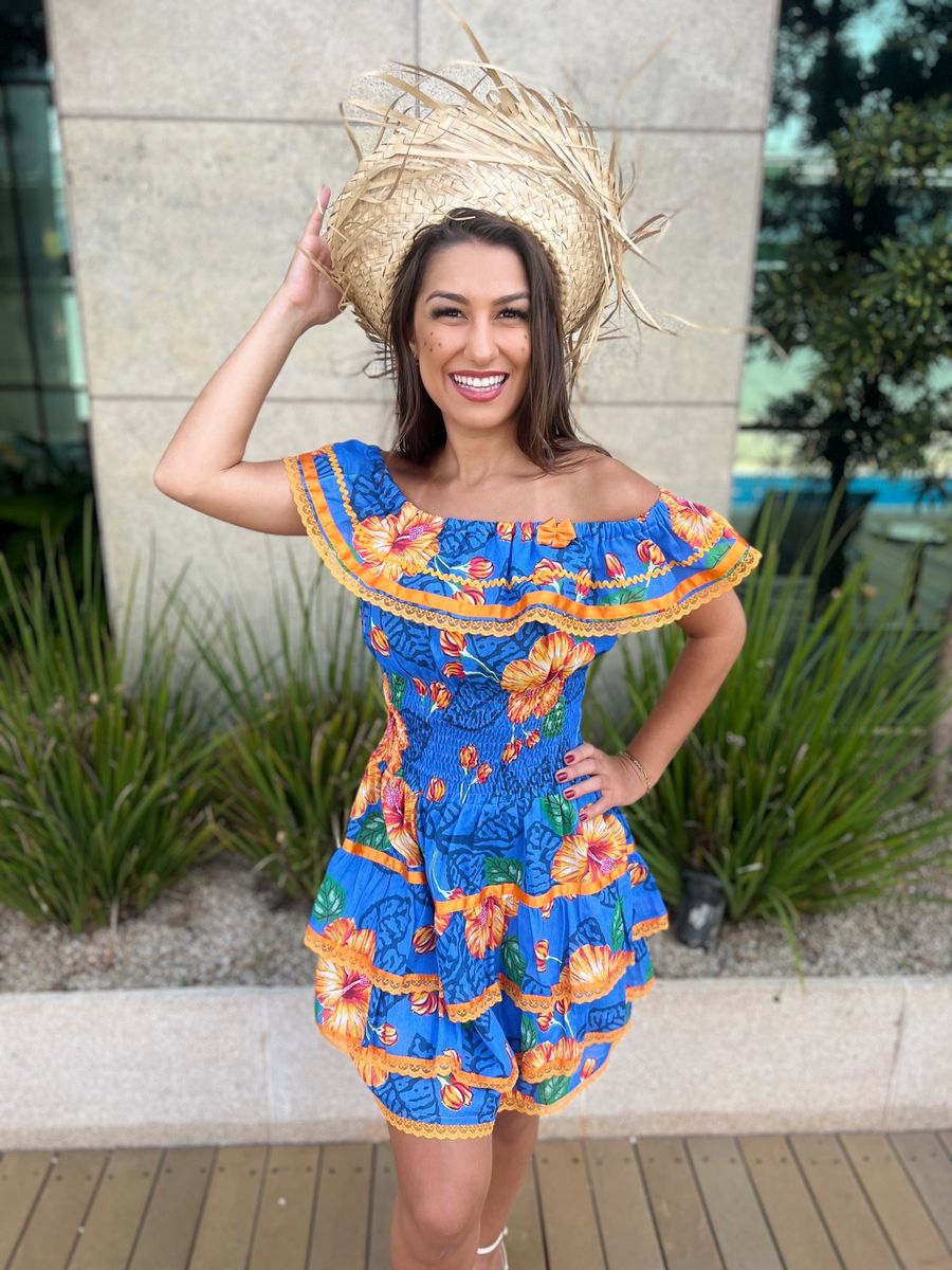 Foto: Vestido de festa junina tradicional foi usado por Lexa para o arraiá  - Purepeople