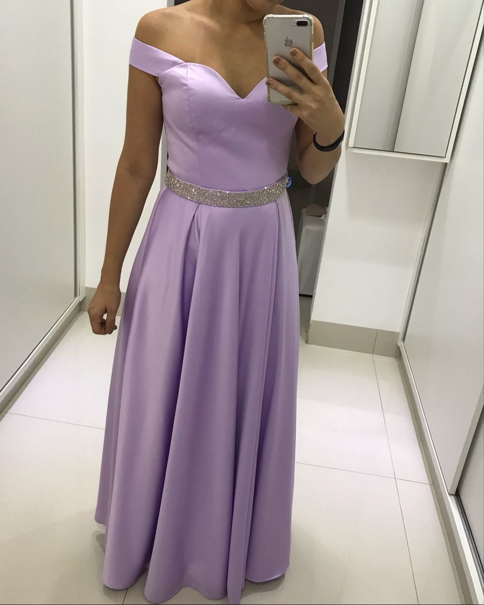 vestido cor lilás