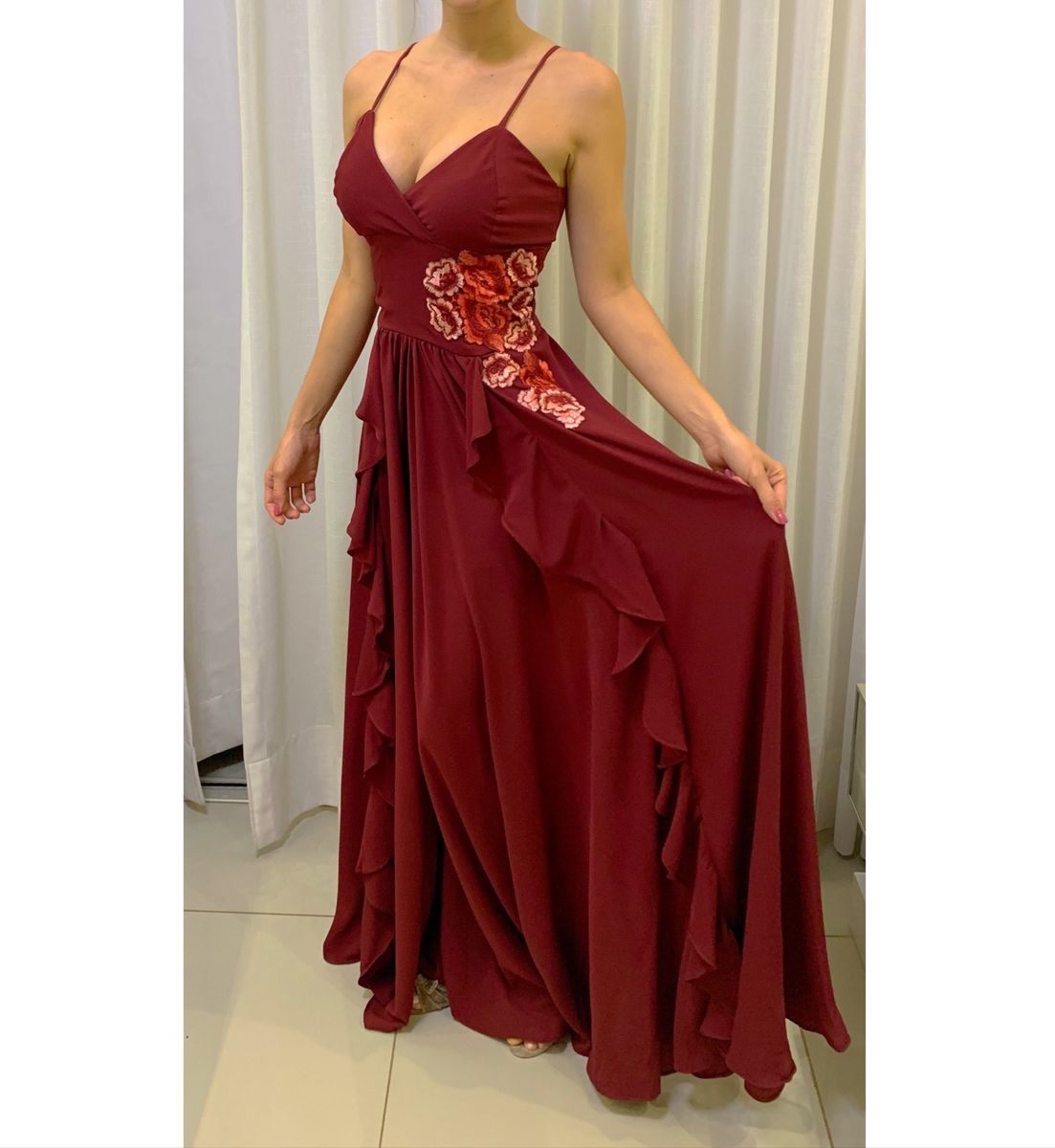 vestido da cor marsala longo