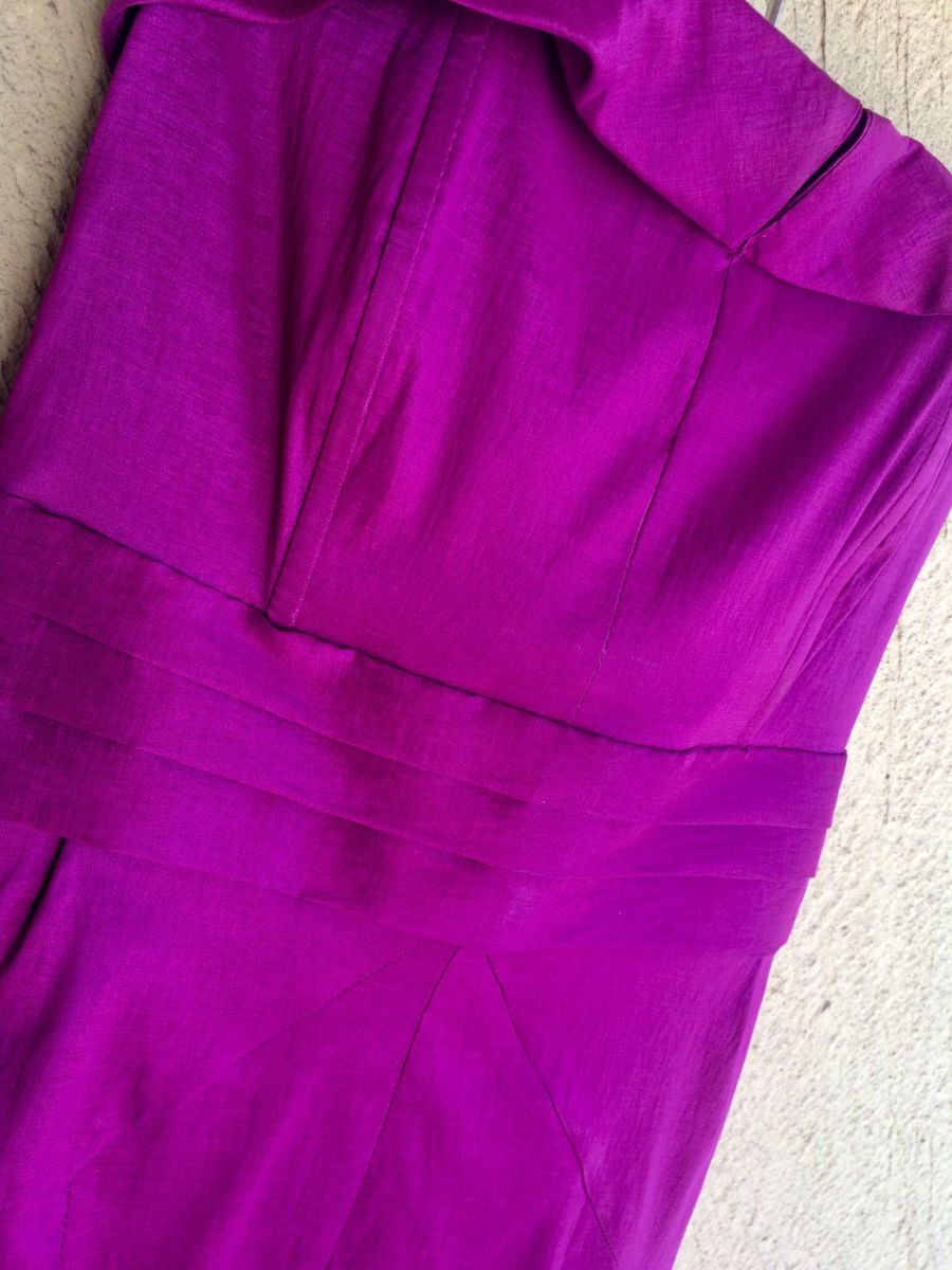 vestido cor fucsia