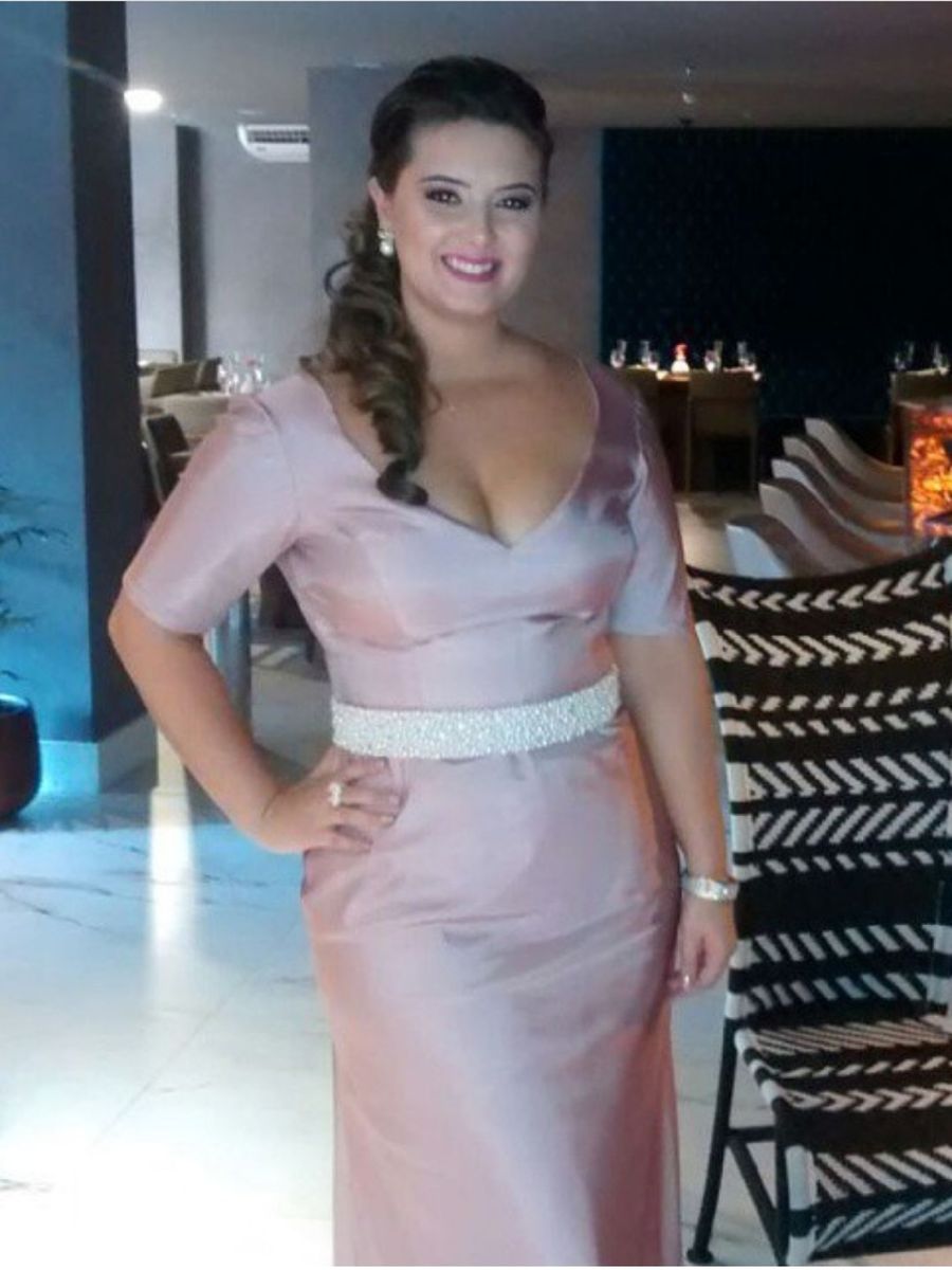 vestido com cinto bordado
