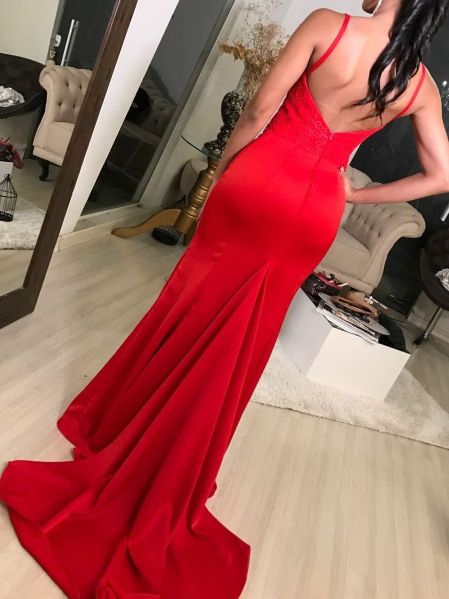 vestido vermelho com calda