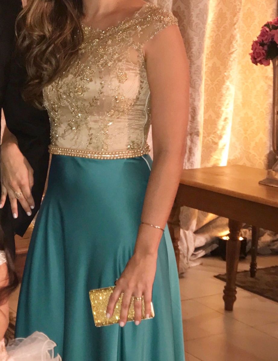 vestido verde e dourado